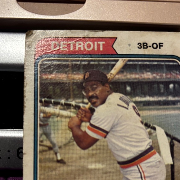 Detroit Tigers Baseball Card - Ike Brown 1975 Topp - Picture 2 of 5